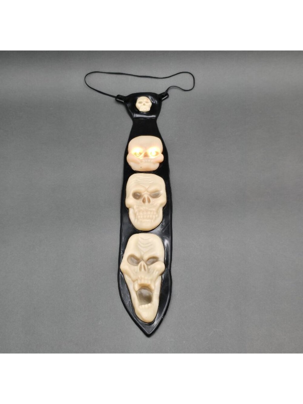 Vintage Light Up Skull Necktie Hanging Decoration Halloween Party Prop Tested
